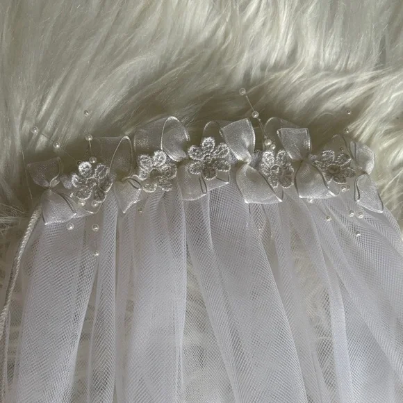 White First Communion Veil - Picture 5 of 6